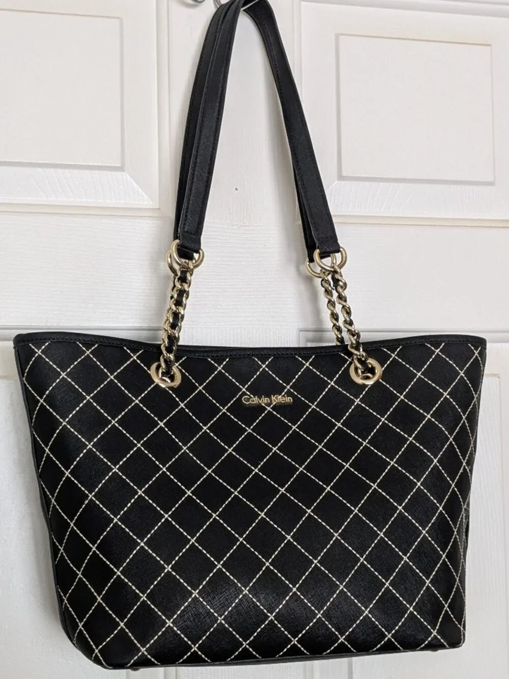 Calvin Klein Women's Shoulder Bag Purse Black / White